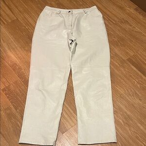 Metrostyle Women's Straight Leg Beige 100% learher pants. Size 12 lined